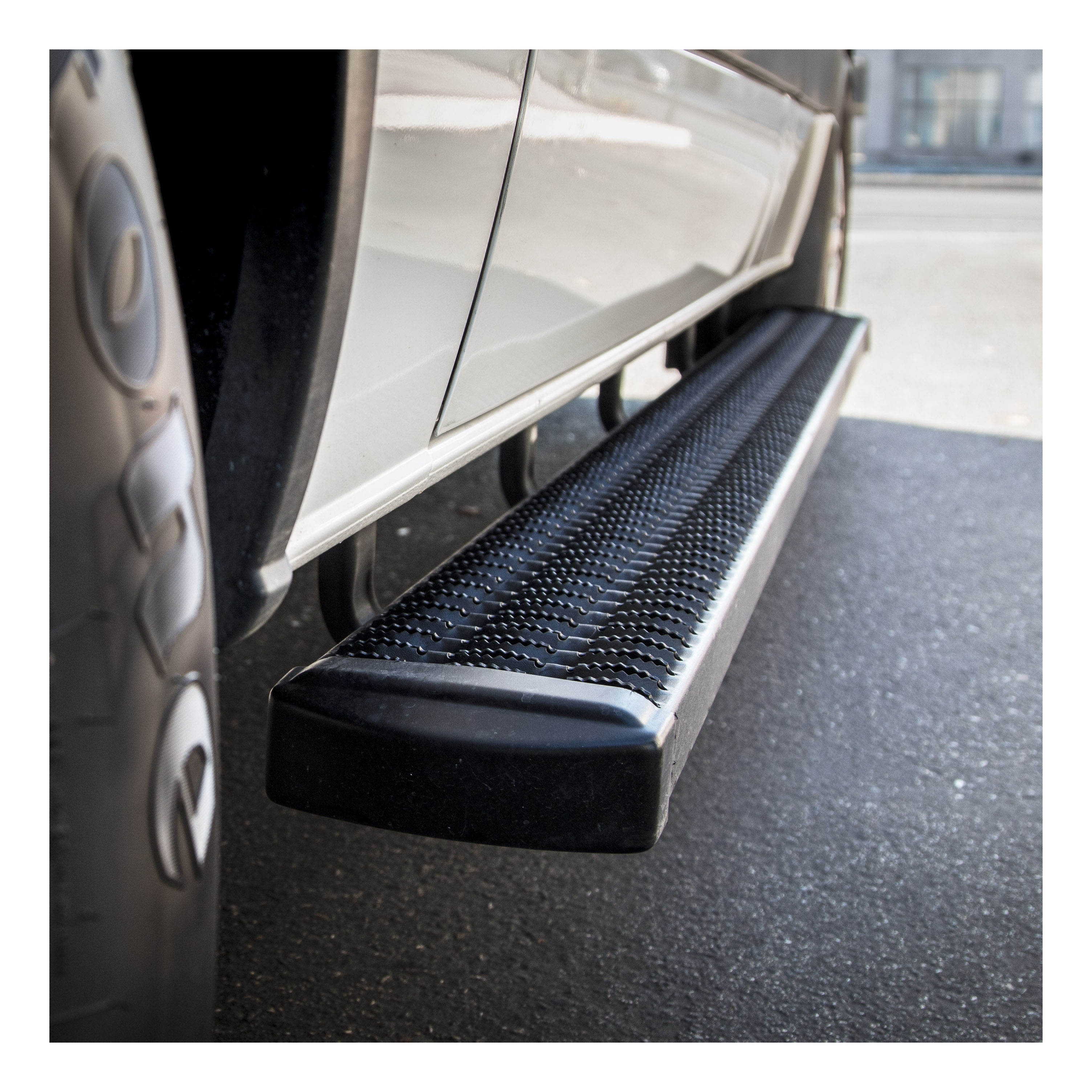 LUVERNE Grip Step 7" x 78" Black Aluminum Running Boards, Select Chevrolet, GMC 415078-400713 thumbnail 3