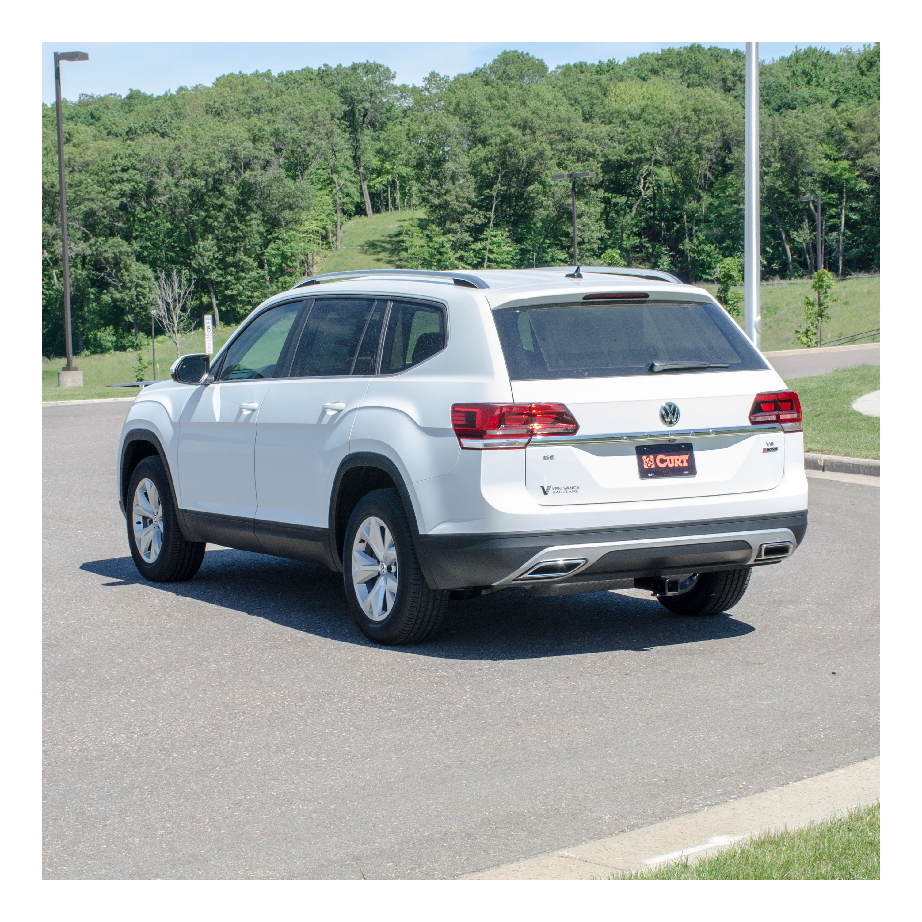 2018-2019 Volkswagen Atlas All CURT Class 3 Hitch, 2" Receiver + 2" Ball + 1-7/8" Ball Kit thumbnail 2